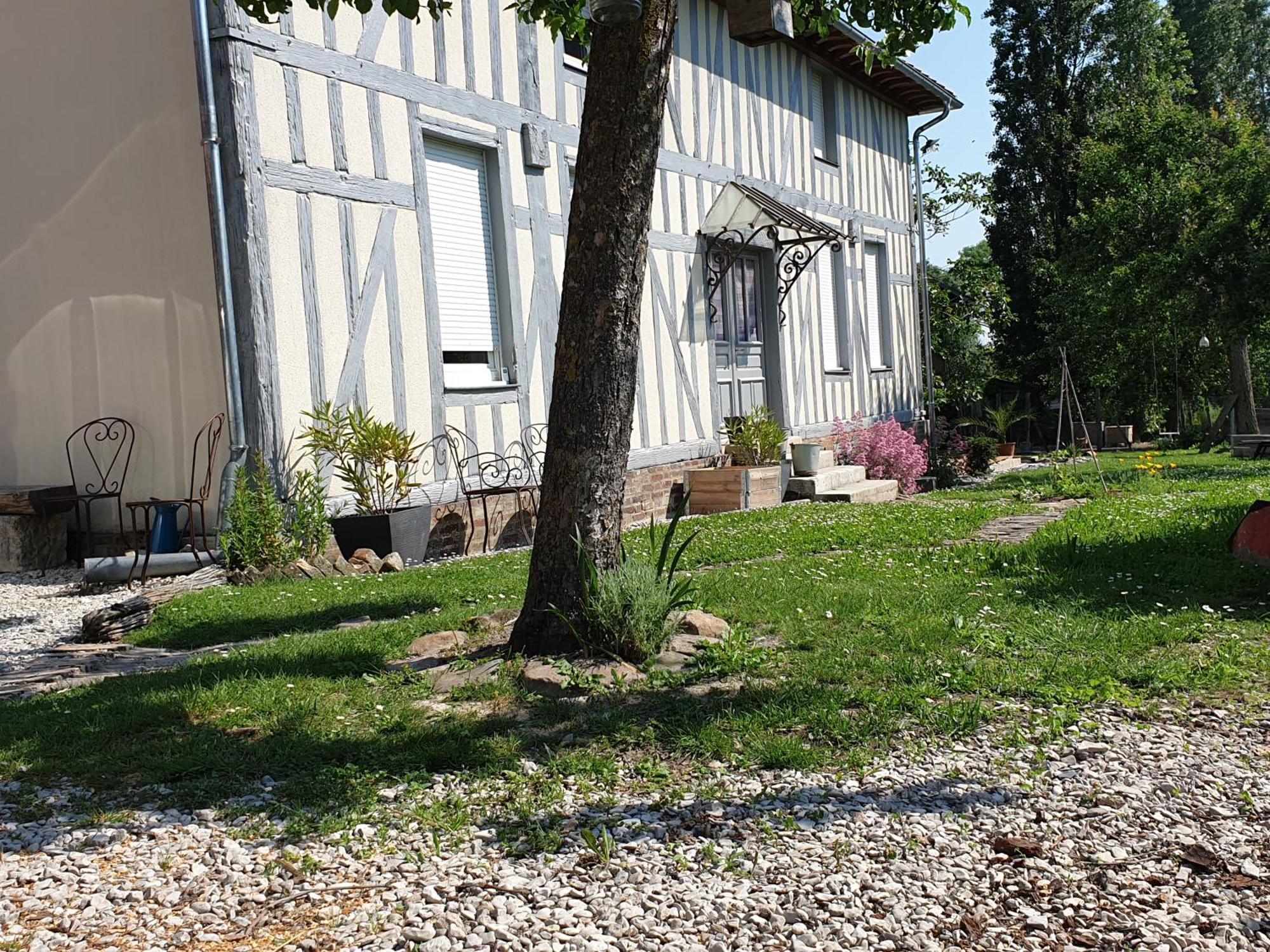 Bed and Breakfast Sous Les Toits Dosches Exterior foto